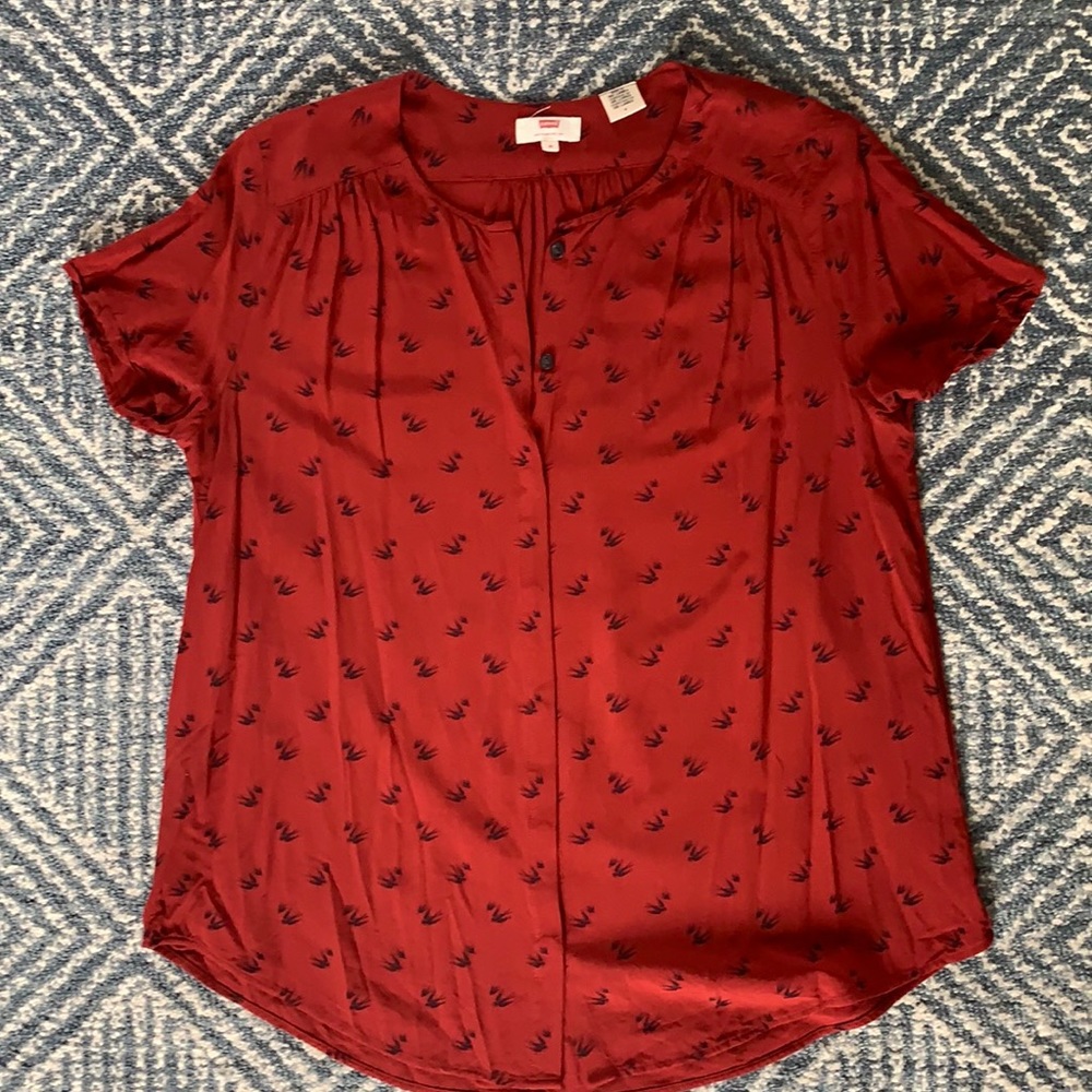 Levi's Birds Button Up Top in Burgundy | Size Medium
